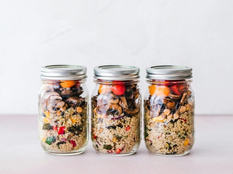 Colorful quinoa salad jar with roasted veggies, ideal for healthy meal prep.